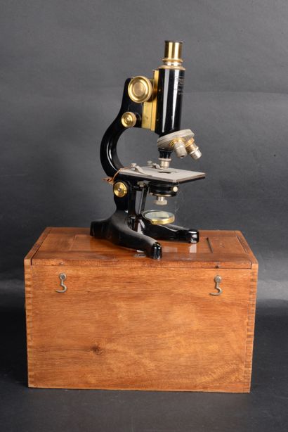 Microscope LEMARDELET Paris N°884 dans sa...