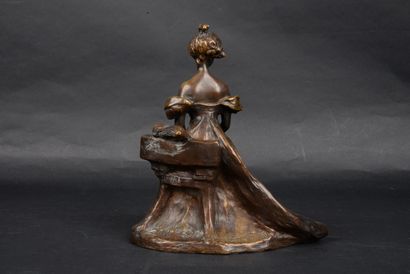 null VAN DER STRAETEN (1856-1928), Woman with a dress, Sculpture in bronze with brown...