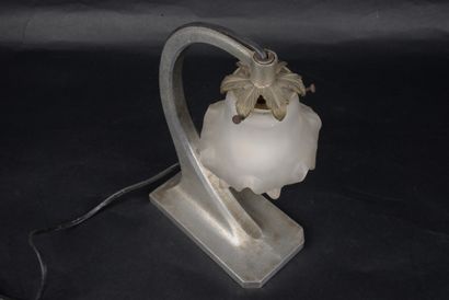 null Petite lampe Art déco, métal et tulipe en verre