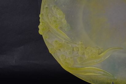 null DAUM- Important plat en cristal décor de feuilles de Muguet. Longueur 43 cm