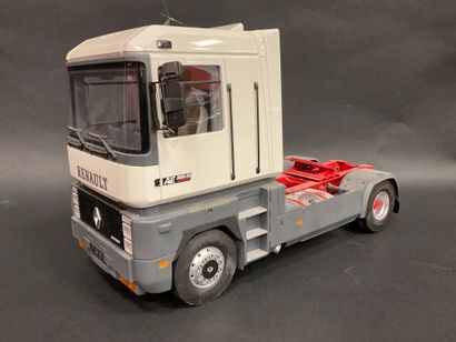 Ottomobile - Tracteur routier RENAULT AE...