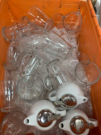 Lot comprenant des Mugs en verre