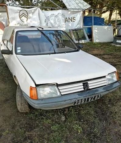 null PEUGEOT 205 GRD, Immatriculation : AJ-706-ZX, N°de Série : VF320AA9224817606,...