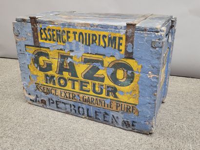 null Ancienne grande caisse publicitaire en bois peint pour l'essence 'GAZO MOTEUR,...