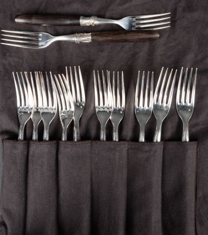 CECCALDI, 12 fourchettes métal argenté, manche...
