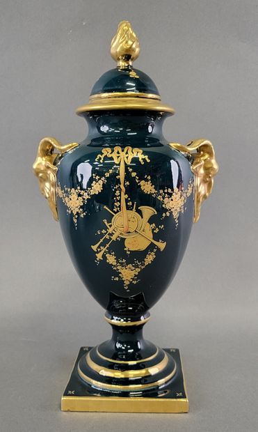 Manufacture Gustave ASCH (1856-1911), vase...