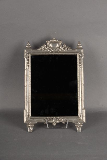 Petit miroir de style Louis XVI, encasrement...