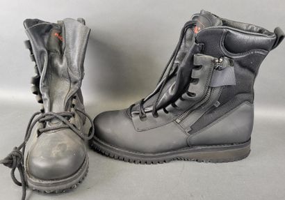 null Pair of HECKEL leather and fabric "TIGER III" zip-up shoes, Size 48