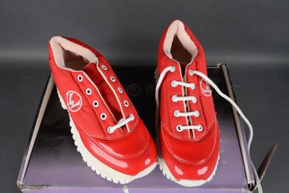 null Collection OPHELIE WINTER, paire de chaussures modèle JOGG, rouge. T FR: 38....