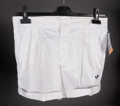 null ADIDAS, white polo shirt (T FR 8) and white DONALDO tennis shorts (T FR 42)