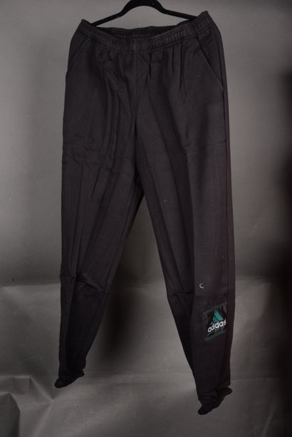 null ADIDAS, black sports jogging suit, T FR 180