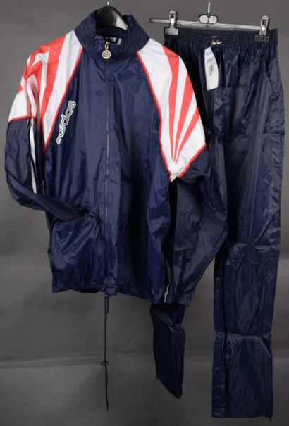 null ADIDAS, waterproof jogging suit in navy blue T FR 180 and zipped jacket in navy/red/white...