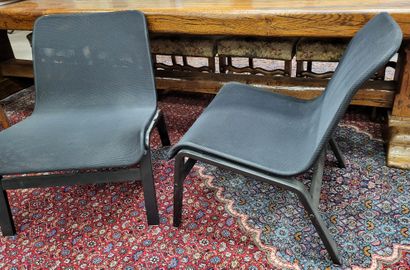 null Paire de larges chaises modernes type relax en bois, métal et tissu nylon.