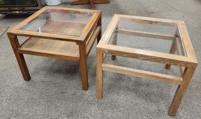 null Pair of small square coffee tables, glass tops, Dim. 50 x 50 x 41 cm.