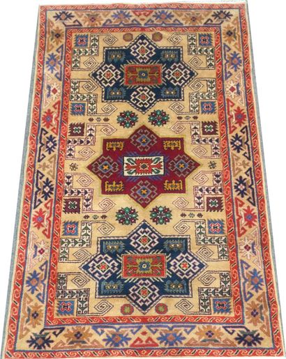 null CAUCASE, Mechanical wool carpet decorated with 3 medallions on a polychrome...