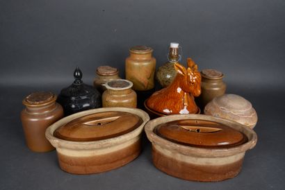 null Handle comprising various stoneware and ceramic pieces including: pickle jars,...
