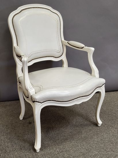 null Louis XV-style armchair in white lacquered wood with imitation leather trim...
