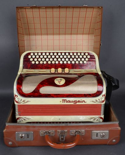 null MAUGEIN chromatic accordion, 80 basses, 4 rows. In case.