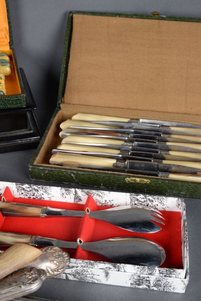 null Set of loose silver-plated flatware in 4 boxes.