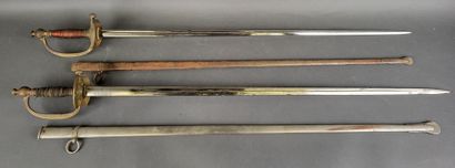 null Lot de 2 épées d'officier ou sous-officier, époque XIXème, avec leurs fourreaux,...