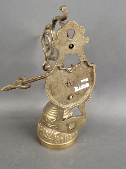 null Ancienne petite cloche d'appel en bronze à accroche murale. H. 21 cm