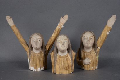 null Lot de 3 petites sculptures d'église (issues probablement d'une statuaire de...