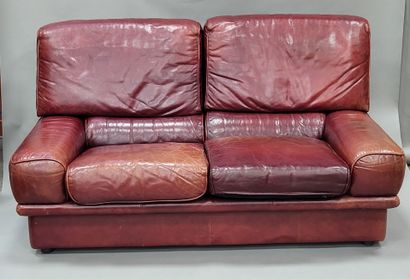 null Brown leather "Club" style 2-seater sofa, 90 x 160 x 80 cm (slight patina of...