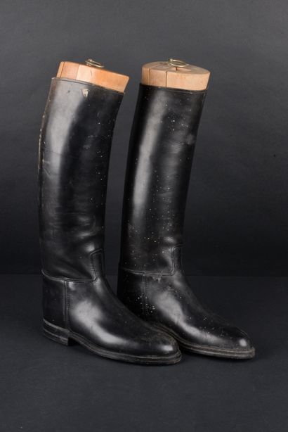 null Pair of leather riding boots with wooden shoe trees, size 39/40 (traces of ...