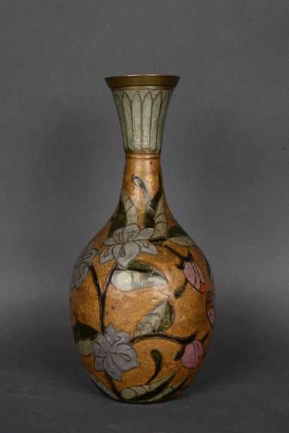 null Bronze soliflore vase with cloisonné decoration of flowers, H. 20 cm