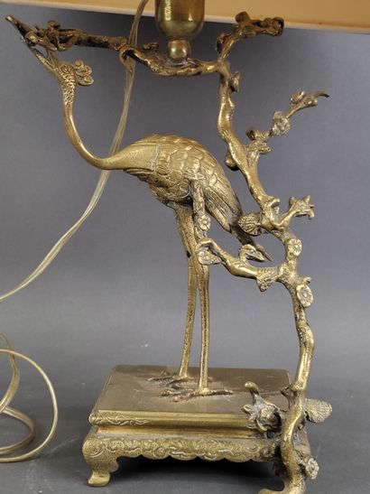 null Lampe en bronze à décor d'un échassier, H. (avec abat-jour) : 46 cm