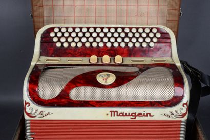 null MAUGEIN chromatic accordion, 80 basses, 4 rows. In case.