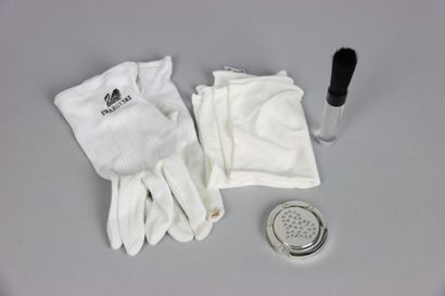 null SWAROVSKY. Meeting of a bag holder and a cleaning kit (brush, gloves and cloth)....