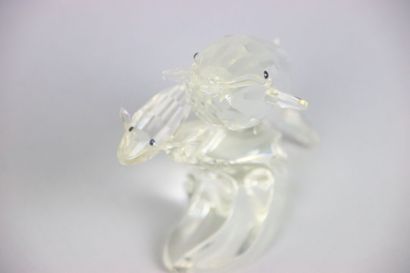 null SWAROVSKY. Crystal subject representing a whale and its calf. Height: 12 cm...