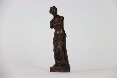 null Subject in bronze, modern edition, representing the Venus of MILO. H : 15 c...