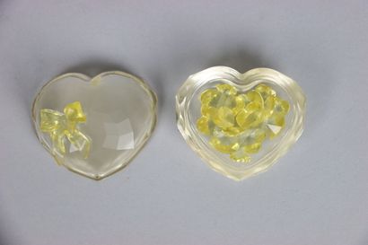 null SWAROVSKY. Crystal subject representing a box in the shape of heart. Height:...
