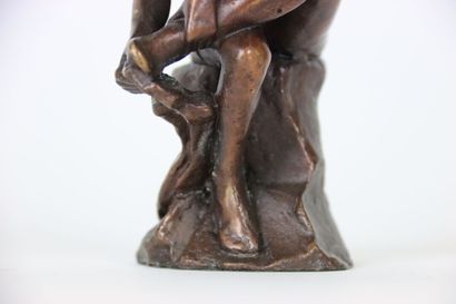 null Subject in bronze, modern edition, representing a woman coming out of the bath...