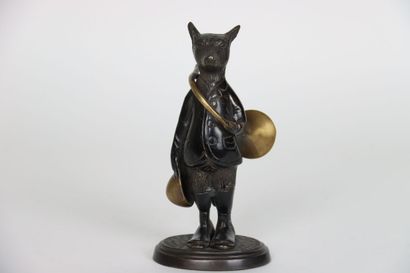 null Bronze statuette representing a fox and his hunting horn. Height: 20 cm