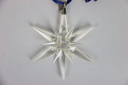 null SWAROVSKY. 7 Sujets en cristal représentant des étoiles de sapin édition 2002,...
