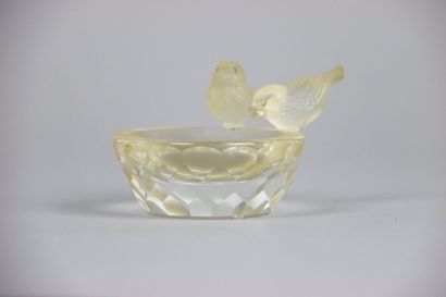 null SWAROVSKY. Crystal subject representing birds perched on a cup.