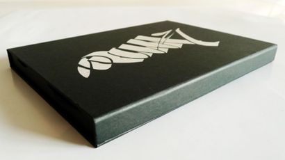 QUIK (LIN FELTON) (né en 1958) Boxed set
The boxed set includes: a sculture on Plexiglas...