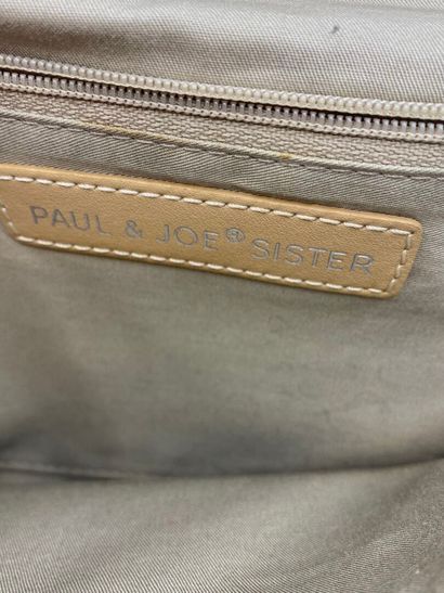 PAUL & JOE SISTER Clutch bag
Taupe velvet and rhinestones
22 x 14 x 4 cm

Very good...