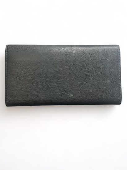 BALENCIAGA Wallet, circa 2010
Dark green or black leather 
Patinated metal
19 x 10...
