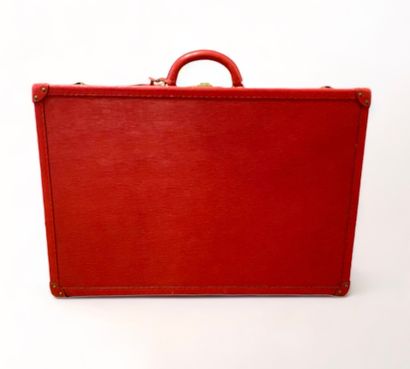 Louis VUITTON Suitcase, 1991
Red herringbone leather 
Gilded brass 
Signed and numbered...