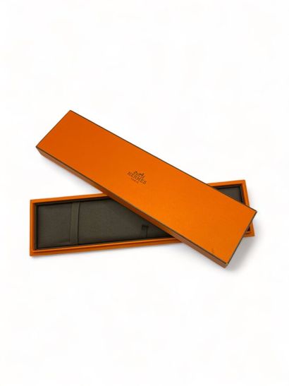 HERMES Box 
Orange cardboard 
23.5 x 6 x 3.5 cm

HERMES BOX