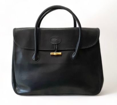 LONGCHAMP Bag
Navy leather
Gold-plated metal 
26 x 33 x 10.5 cm

Very good condition...