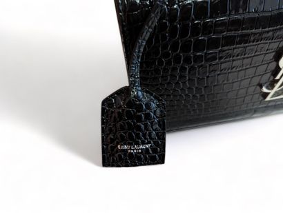 SAINT LAURENT SUNSET M bag, 2021
Shiny crocodile-embossed leather 
Silver metal 
Silver...