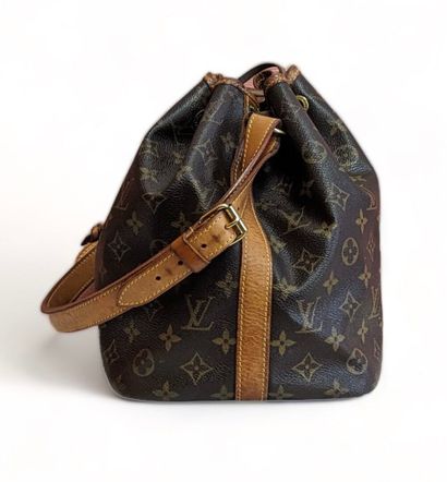 Louis VUITTON NOE MM bag, circa 1980
Monogram canvas, natural leather
Gold-plated...