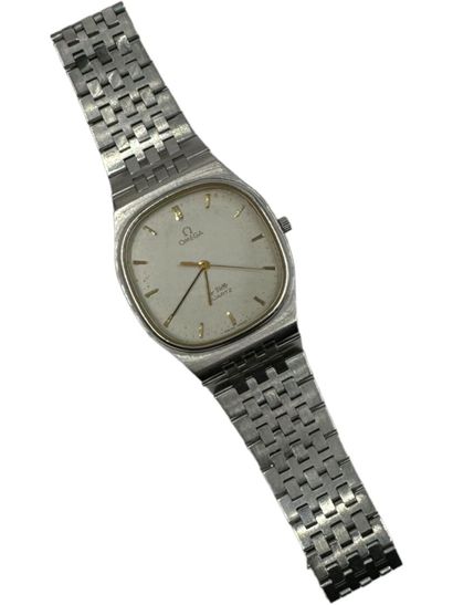 OMEGA DEVILLE ladies' wristwatch
Steel case 
Silver dial with gold index 
Signed...