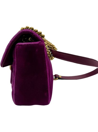 GUCCI MARMONT bag 
Purple velvet
Golden metal 
Dustbag 
22 x 12 x 6 cm

Good condition...
