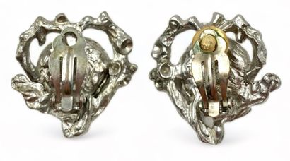 Christian LACROIX Pair of "stylized heart" ear clips
Silver-plated metal and green...